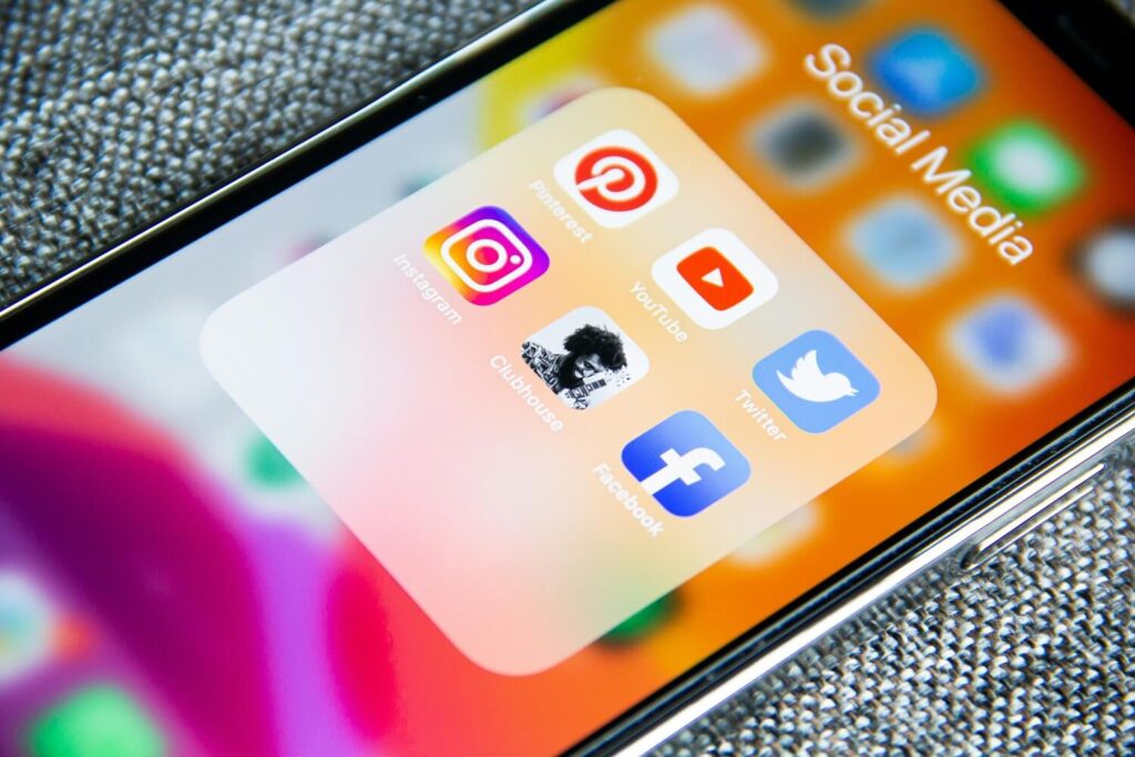 Poor Social Signals